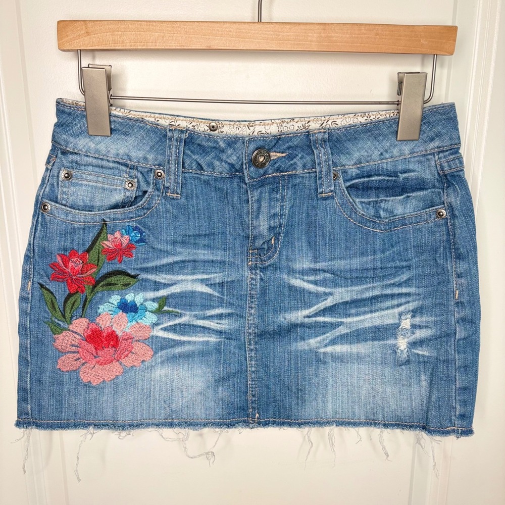 Zana Di Mini Denim Skirt Women's 7 Y2K Embroidered Floral Skirt Blue Raw Hem EUC